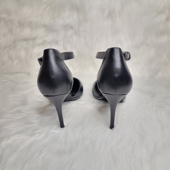 Bandolino black pointed toe heels low heel ankle strap. - Picture 3 of 10